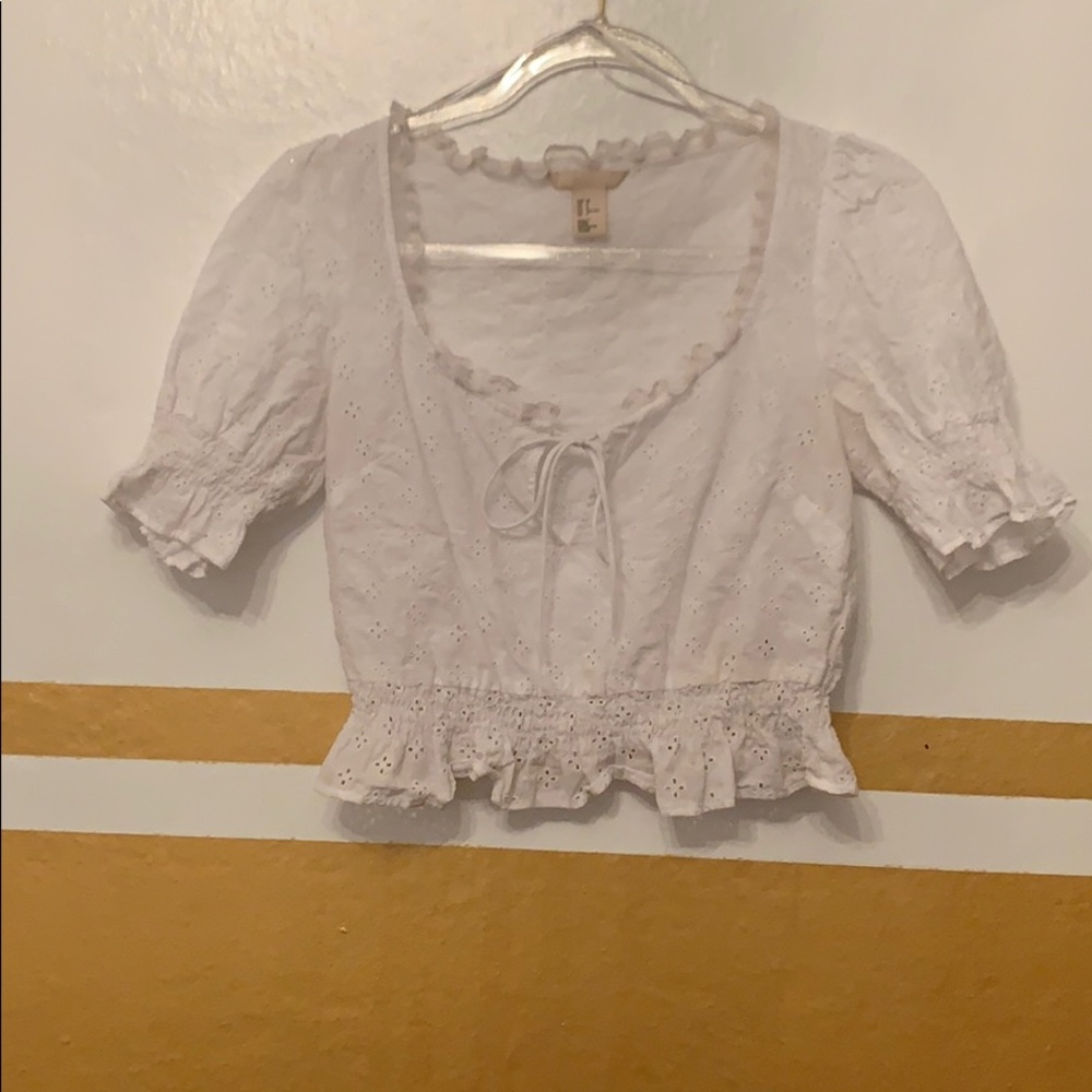 White crop top shirt